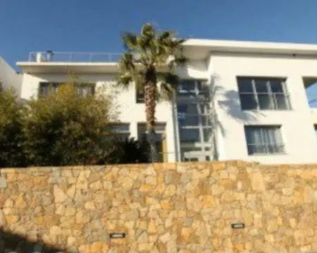 Californienne De 320 M2 * Carqueiranne